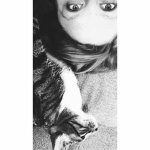 Meet your Posher, Cassandra